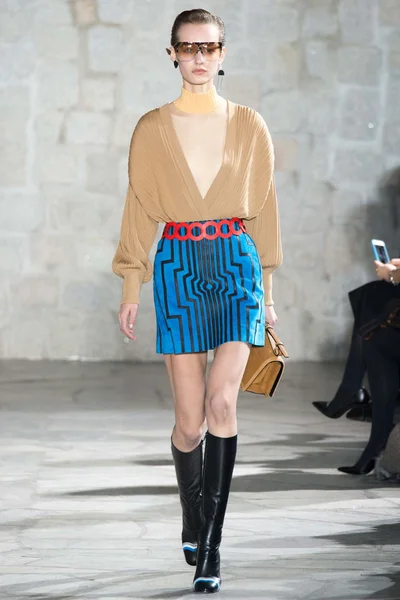Look 29